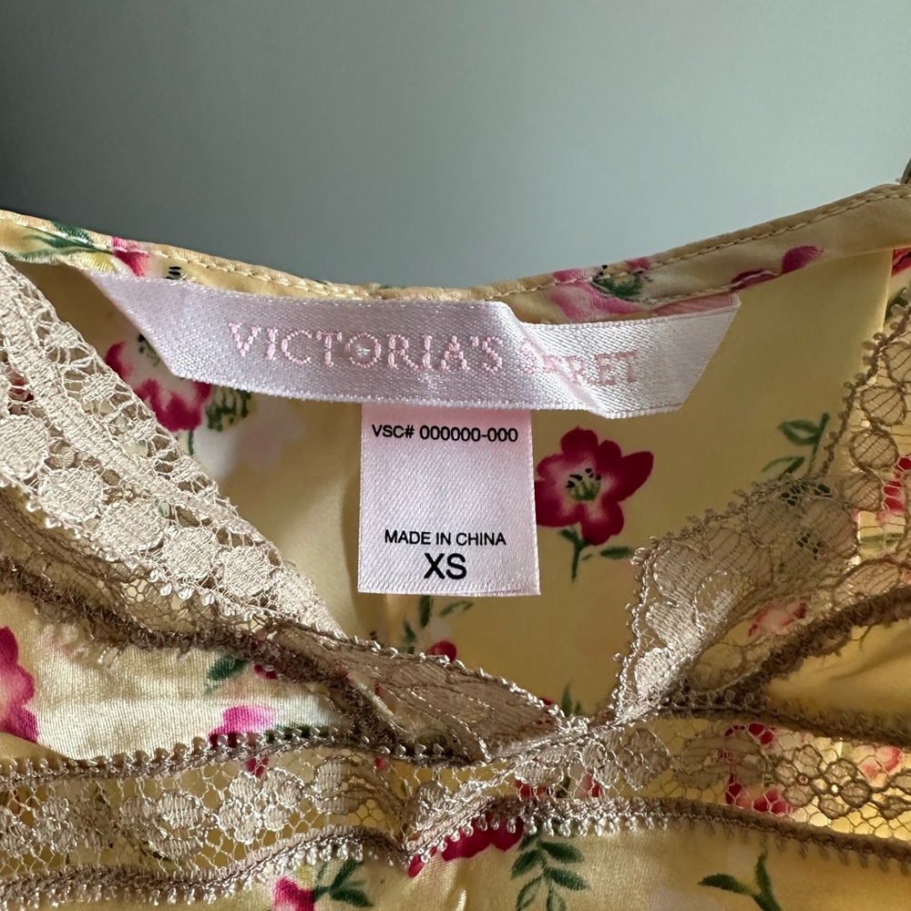 Victoria's Secret Yellow 100% silk Floral Lace Chemise EUC - Picture 2 of 8